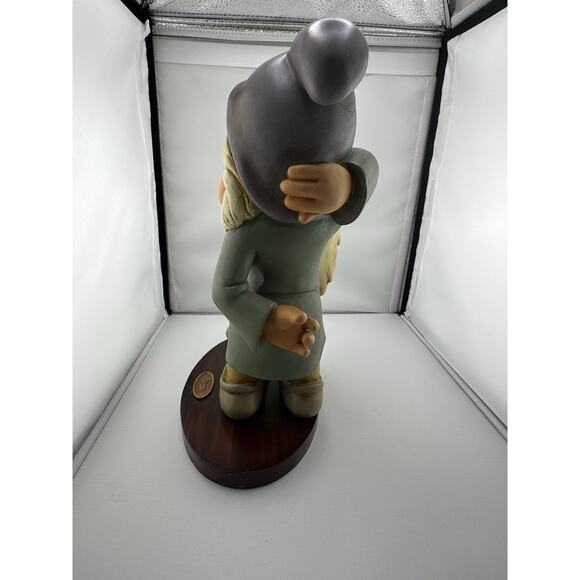 Disney "Sleepy" Dwarf Statue by Kevin Kidney and Jody Daily Big Fig Snow White - Picture 4 of 9